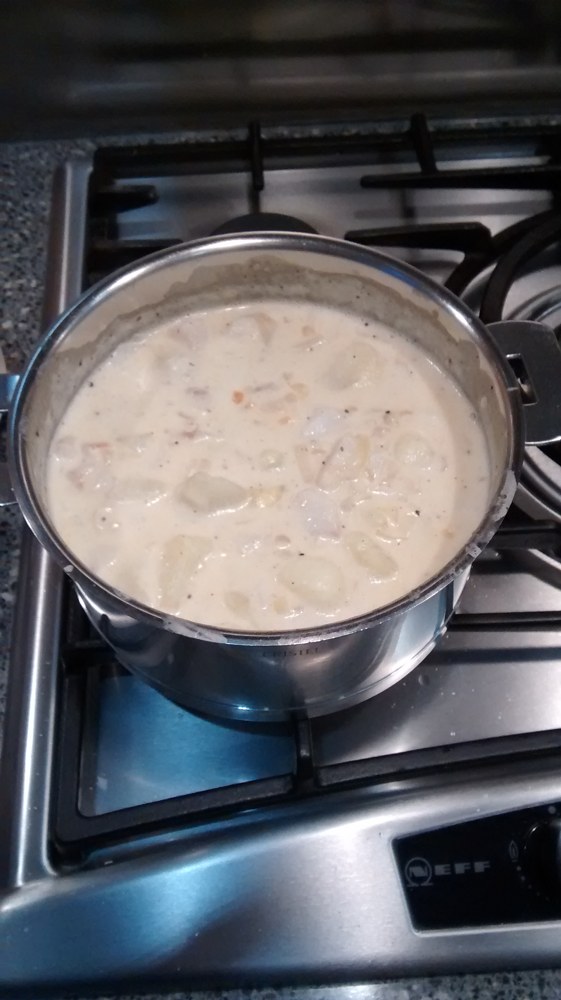 Schottische Cullen-Skink-Suppe in einer Schüssel mit Petersilie