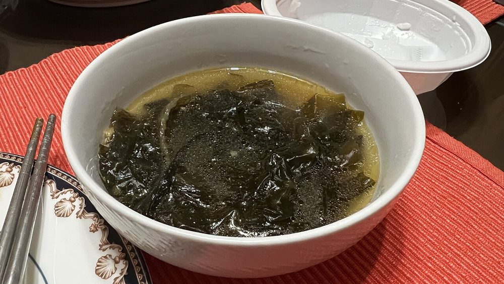 Foto: Miyeok-guk (Seetangsuppe mit Rindfleisch)