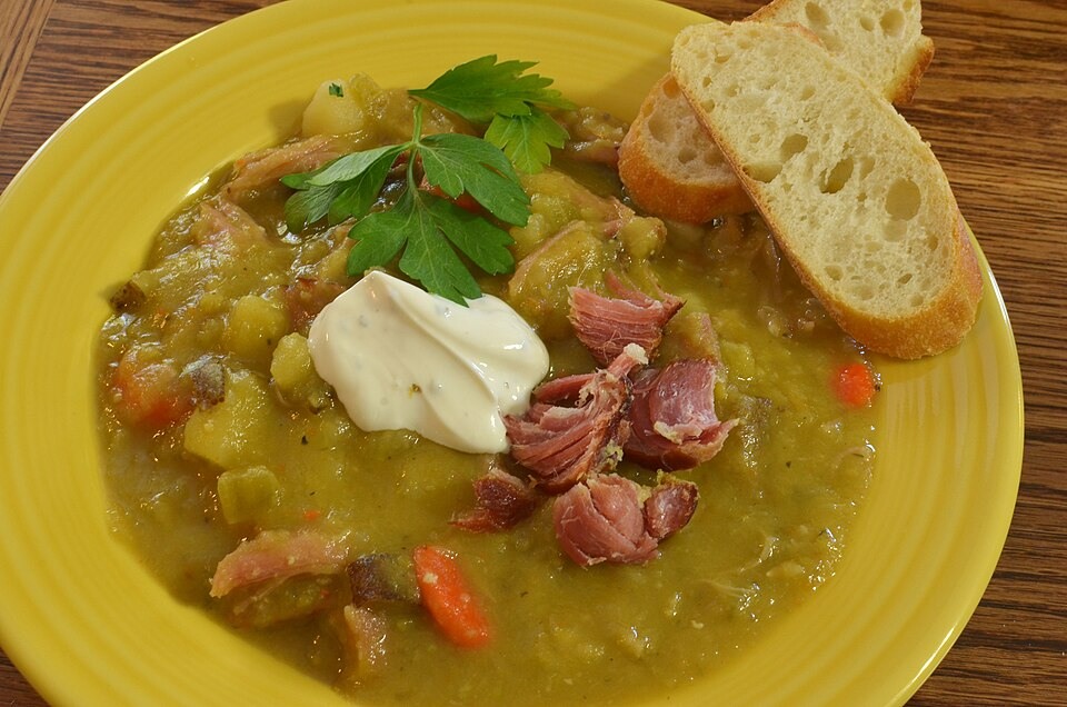 Erbsen-Schinken-Suppe aus dem Dutch Oven
