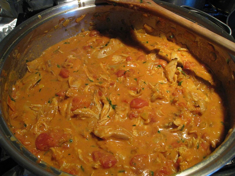 Butter Chicken in orangefarbener, cremiger Sauce