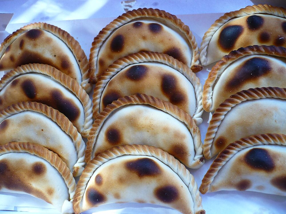 Gebackene Empanadas mit Zopfrand