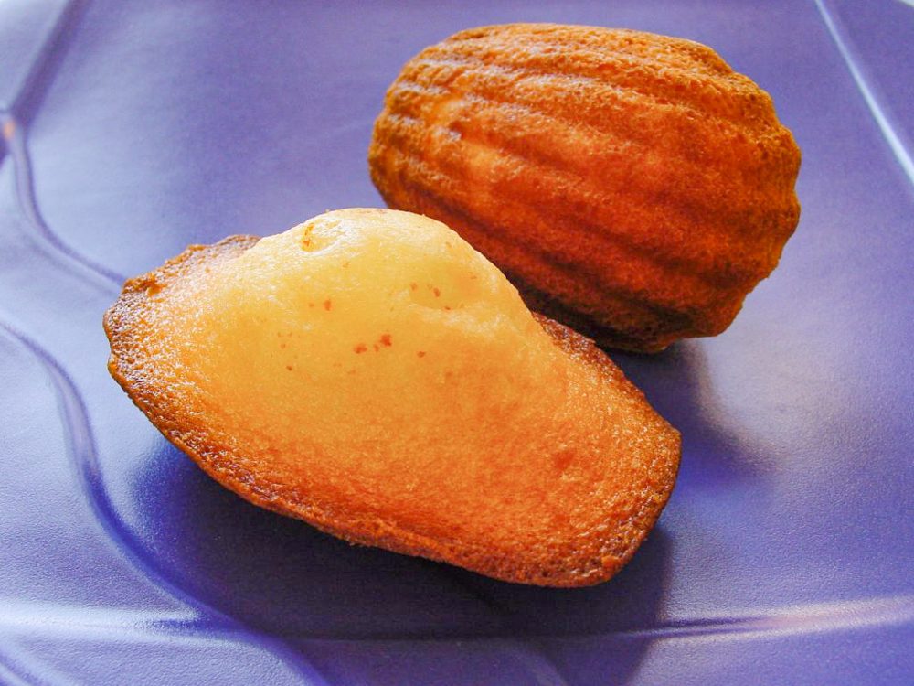 Zwei Madeleines in Muschelform