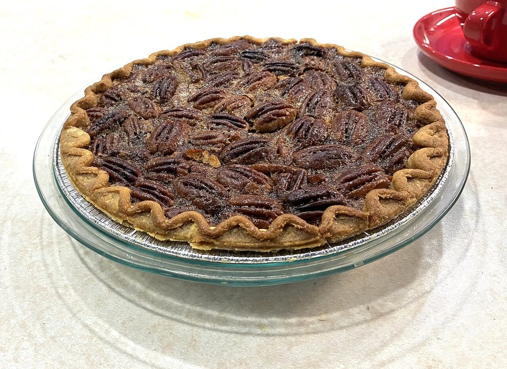 Ganzer Pecan Pie in einer Glasform