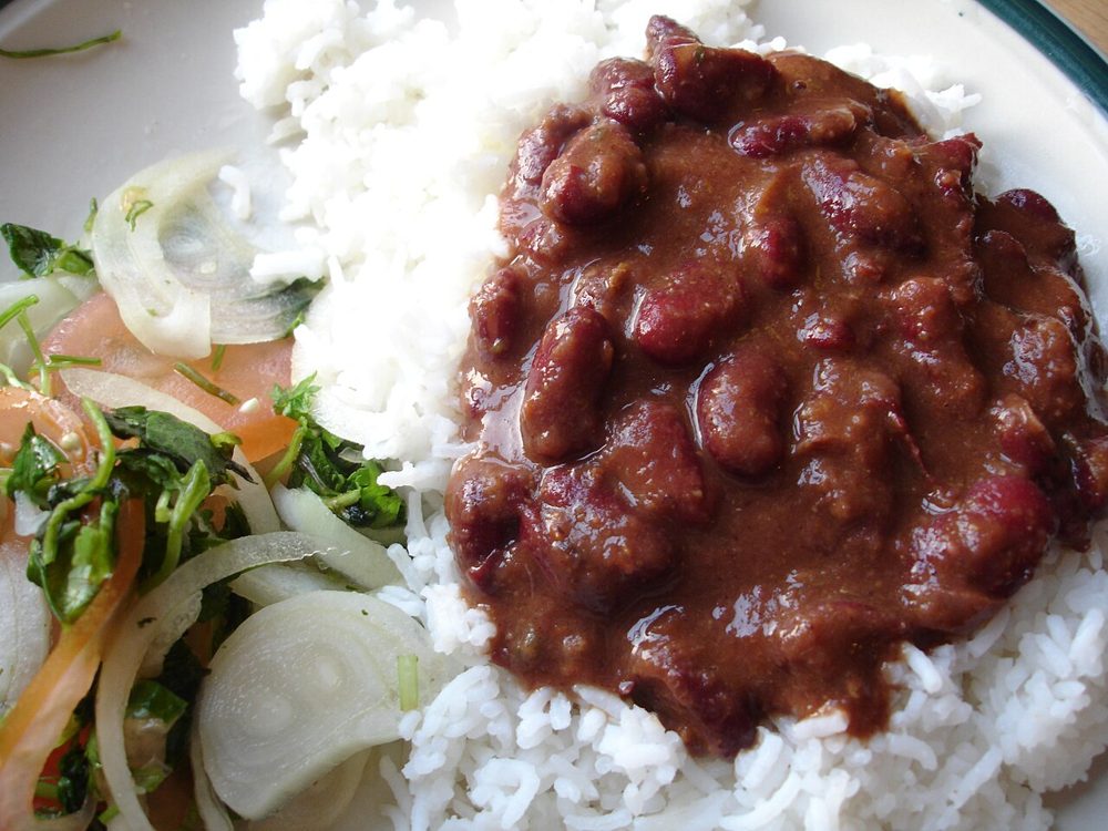 Rajma mit Reis auf einem Teller