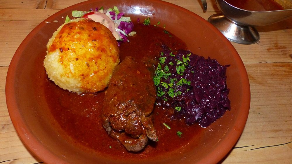 Rinderroulade mit Rotkohl und Kloß