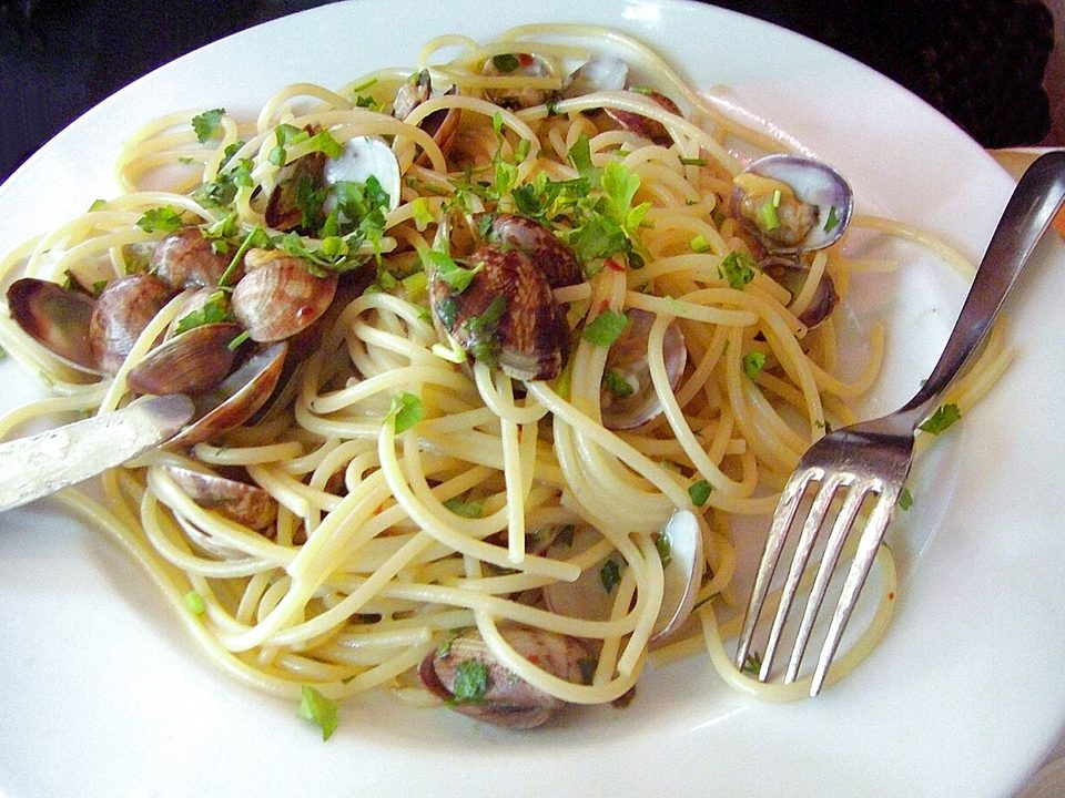 Spaghetti mit Venusmuscheln, Petersilie und Knoblauch