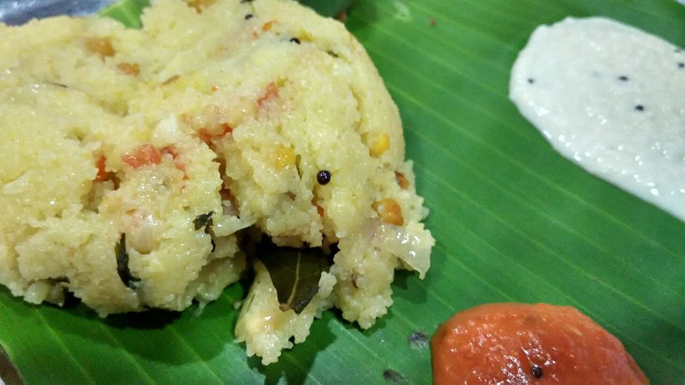 Upma auf einem Bananenblatt