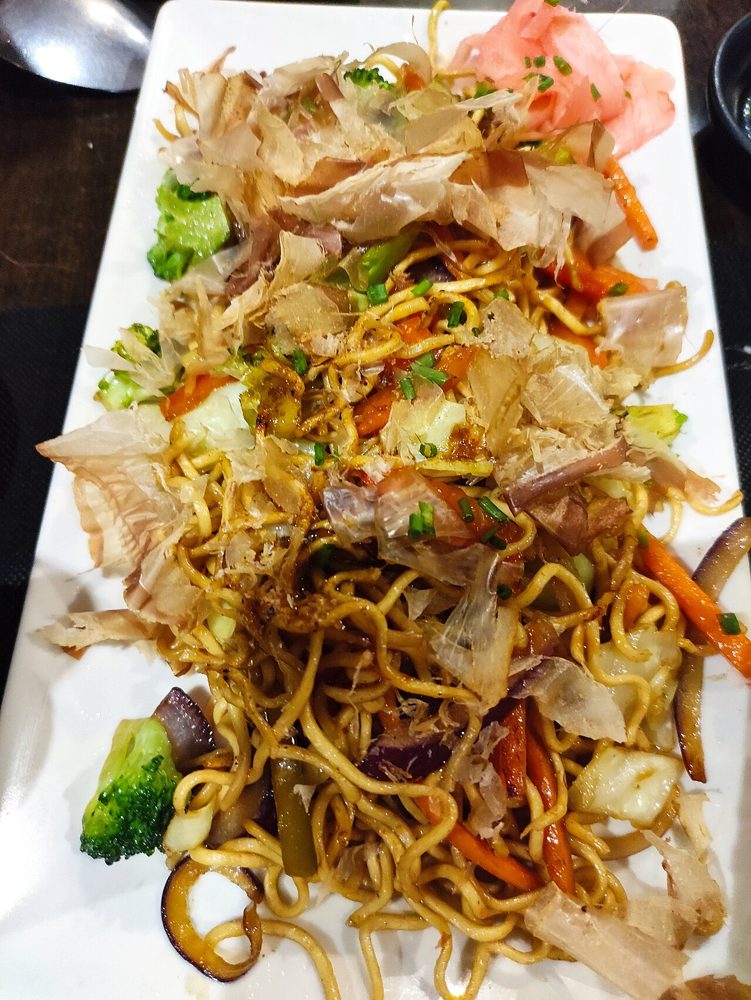 Gebratene Yakisoba-Nudeln mit Gemüse